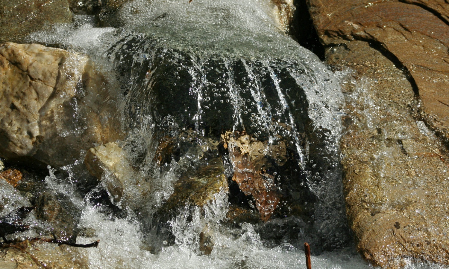 IMG_4775-Wasser-Gesicht-Zirma-bach-20070614.jpg